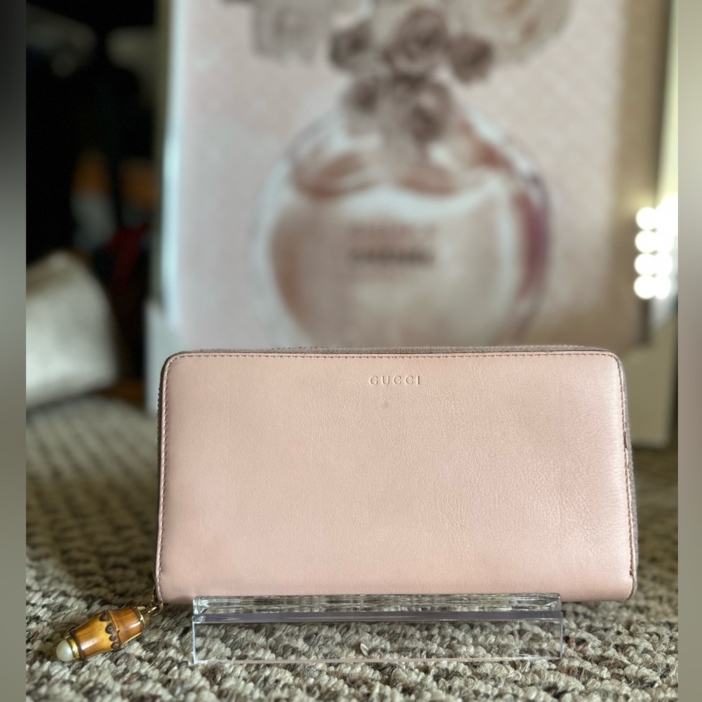 Gucci Women's Zip-Around Leather Wallet in Light Pink